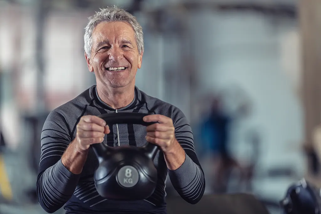 Man using kettlebell